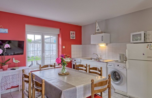 Ille-et-Vilaine Apartment | Cosy apartment for 4 people with WIFI, TV, terrace and parking