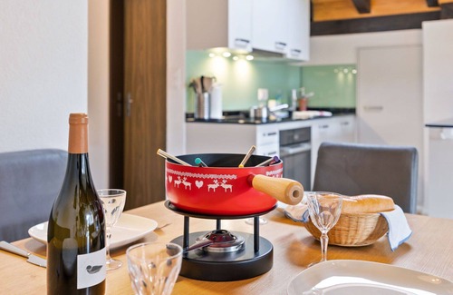 Graechen Apartment | Cosy apartment for 4 guests with WIFI, TV, balcony, panoramic view and parking