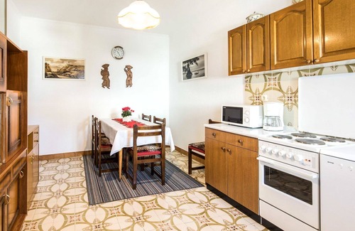 Donji Kraj Apartment | Cosy apartment for 4 guests with WIFI, A/C, TV, terrace, pets allowed and parking