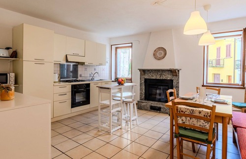 Claino Con Osteno Apartment | Cosy apartment for 4 guests with WIFI, TV, pets allowed and parking