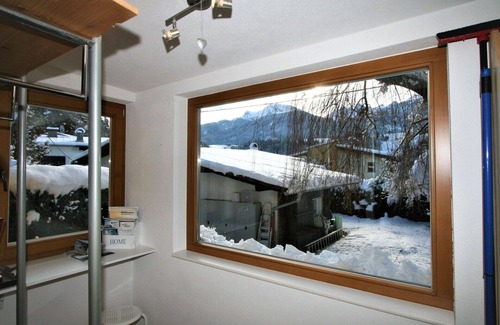Axams Apartment | Cosy apartment for 4 guests with TV, patio, pets allowed and parking