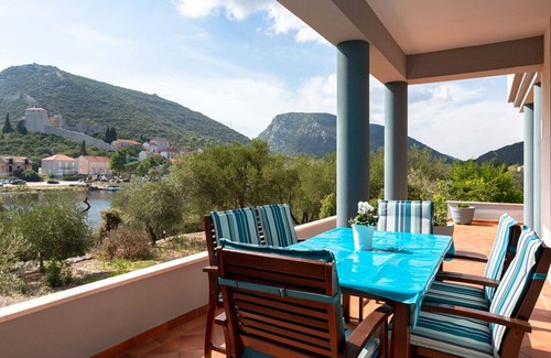 Mali Ston Apartment | Cosy apartment for 4 people with WIFI, hot tub, A/C, TV, terrace and parking