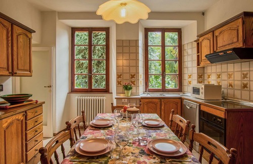 Tavernerio Apartment | Cosy apartment for 4 people with WIFI, TV, patio, pets allowed and parking