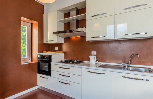 Claino Con Osteno Apartment | Cosy apartment for 4 people with WIFI, TV, balcony and parking