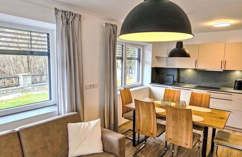 Arzl im Piztal Apartment | Cosy apartment for 5 guests with WIFI, TV, terrace and pets allowed