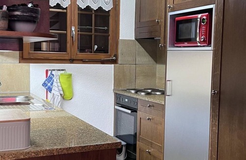Saanen Apartment | Cosy apartment for 6 guests with WIFI, TV, balcony and pets allowed