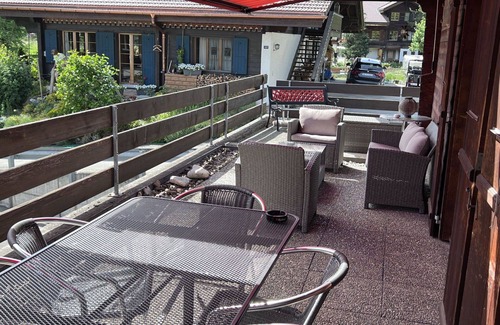 Saanen Apartment | Cosy apartment for 6 guests with WIFI, TV, balcony and pets allowed