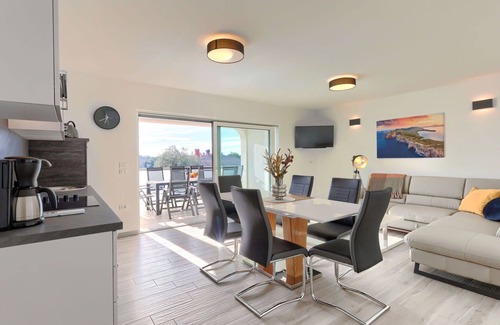 Murine Apartment | Cosy apartment for 6 guests with WIFI, pool, A/C, TV, terrace and parking