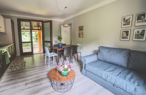 Oleggio Castello Apartment | Cosy apartment for 6 guests with WIFI, TV, terrace, pets allowed and parking