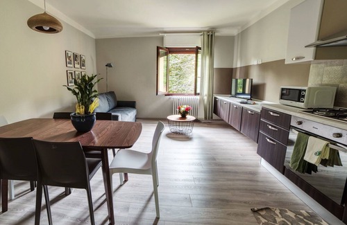 Oleggio Castello Apartment | Cosy apartment for 6 guests with WIFI, TV, terrace, pets allowed and parking