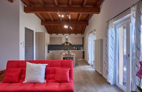 Stazzona Apartment | Cosy apartment for 6 guests with pool, WIFI, hot tub, TV, terrace and parking