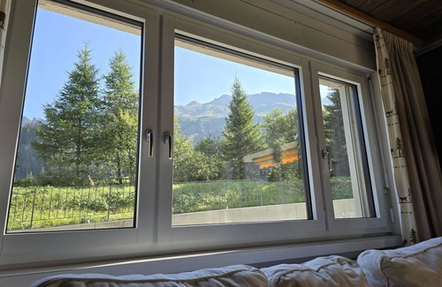 Parpan Apartment | Cosy apartment for 6 people with WIFI, TV and balcony