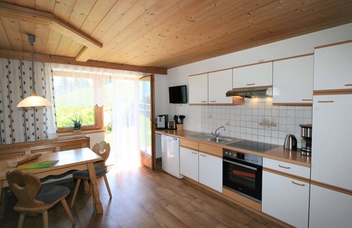 Emberg Apartment | Cosy apartment for 5 people with WIFI, TV and terrace