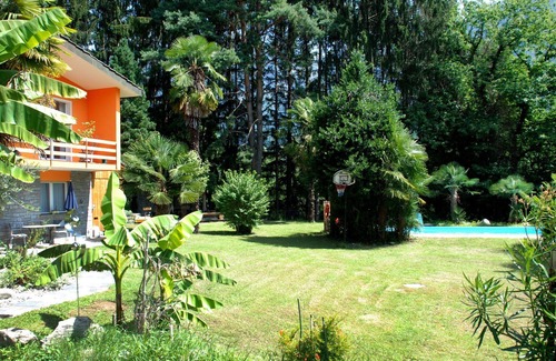 Negrentino Apartment | Cosy apartment for 4 guests with WIFI, pool, TV, patio, pets allowed, panoramic view and parking