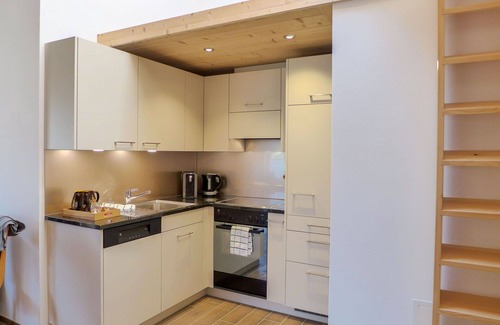 Kandersteg Apartment | Cosy apartment for 3 people with WIFI, balcony, panoramic view and parking