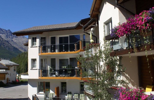 Saas Almagell Apartment | Cosy apartment for 3 guests with hot tub, WIFI, TV and balcony