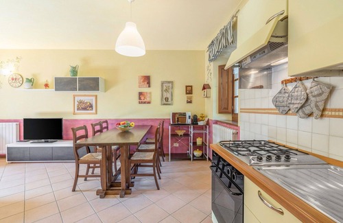 Cutigliano Apartment | Cosy apartment for 4 guests with pool, WIFI, TV, pets allowed and parking