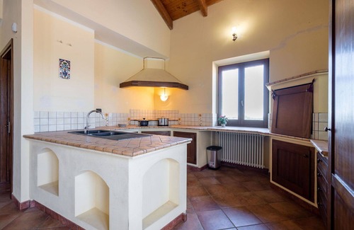 Mombaruzzo Apartment | Cosy apartment for 12 people with pool, WIFI, TV, balcony, pets allowed and parking