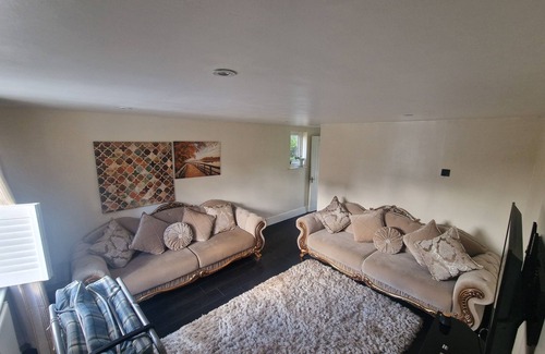 Crawley Apartment | Cosy Apartment in Crawley City Centre