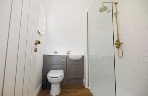 Dunfermline Apartment | Cosy Apartment in the Heritage Quarter - Sleeps 2