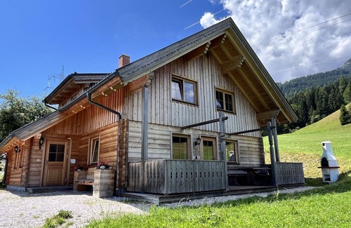 Mitterberg-Sankt Martin House | Cosy apartment in villa for 18 people with WIFI, pool, TV, terrace, pets allowed and parking