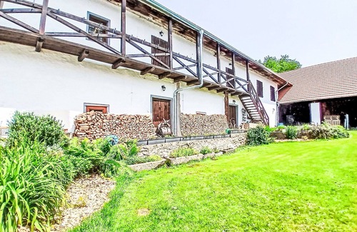 Horni Plana Villa | Cosy apartment in villa for 3 people with pool, WIFI, TV and pets allowed