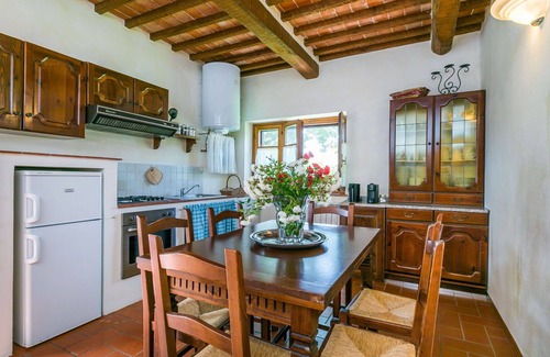 Sasso dʼOmbrone Villa | Cosy apartment in villa for 6 people with A/C, WIFI, pool and patio