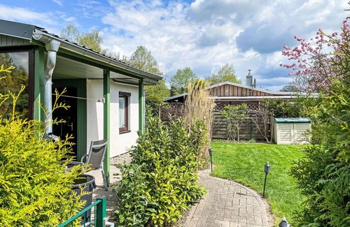 Dobbertin House | Cosy apartment in villa for 4 guests with TV, terrace and pets allowed