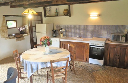 Jayac House | Cosy apartment in villa for 4 people with WIFI, TV, pets allowed and parking