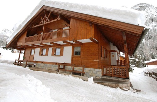 Penia House | Cosy apartment in villa for 5 people with WIFI, TV, terrace and parking
