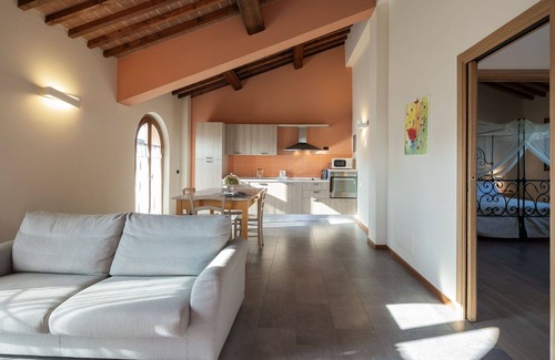 Larciano House | Cosy apartment in villa for 4 guests with WIFI, A/C, pool, TV, panoramic view and parking