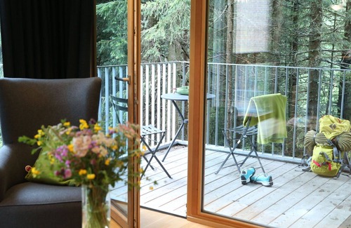 Großdorf House | Cosy apartment in villa for 4 guests with pool, WIFI, TV, balcony and panoramic view