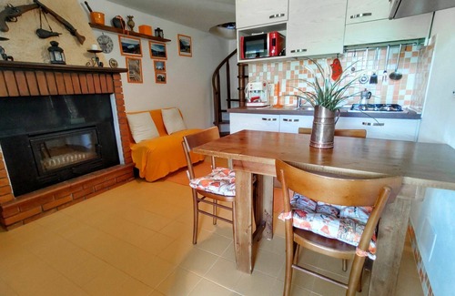 Peglio Apartment | Cosy apartment for 6 guests with WIFI, TV, patio and pets allowed
