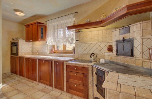 Hrastovlje Apartment | Cosy apartment with A/C, private pool, WIFI, TV, terrace, pets allowed, panoramic view and parking