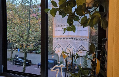 Westlandgracht Apartment | Cosy Artsy Amsterdam Studio, new residential hood