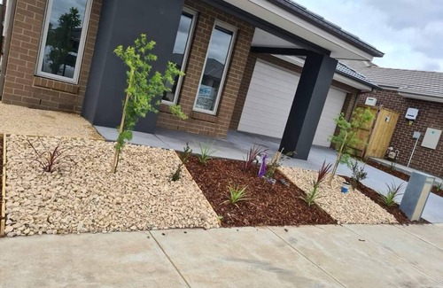 Wyndham Vale House | Cosy beautiful modern house close public transport and shopping mall