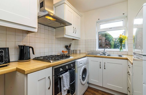 Bramcote House | Cosy Beeston Central Home - near shops and University