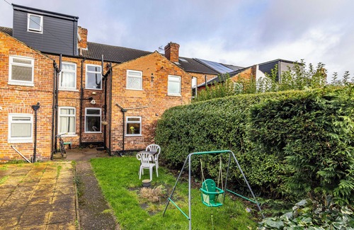Bramcote House | Cosy Beeston Central Home - near shops and University