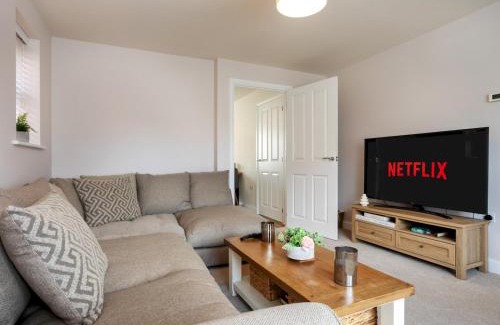 Giltbrook House | Cosy Brinsley Stay EV Garden WiFi Office Pass The Keys