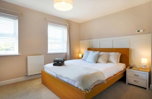 Giltbrook House | Cosy Brinsley Stay EV Garden WiFi Office Pass The Keys