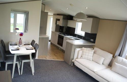 Great Houghton Other | Cosy cabin for 6 in Great Billing