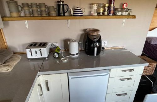 West Meon House | Cosy cabin in Annie’s meadow