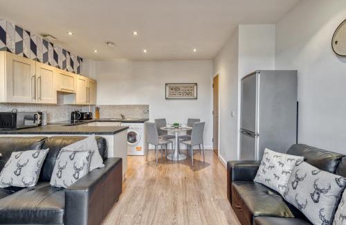 Wigan Apartment | Cosy Central 2-Bed Flat City View & Parking