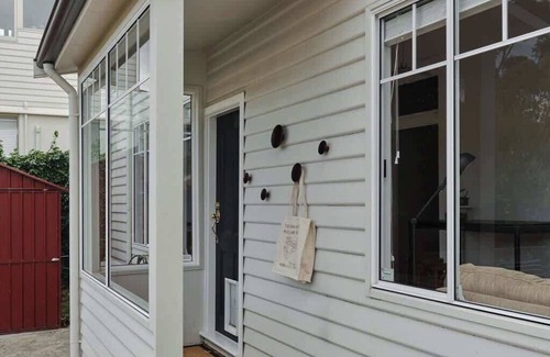 Battery Point Apartment | Cosy, central apartment with large sunny deck