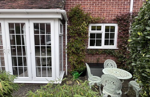Shaftesbury Cottage | Cosy central Shaftesbury 2 bed cottage with Parking
