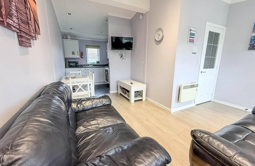 Oulton Broad Ski Chalet | Cosy chalet on a Beautiful holiday park in Lowestoft ref 12080B