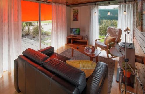Ootmarsum Ski Chalet | Cosy chalet with gas fireplace in Twente