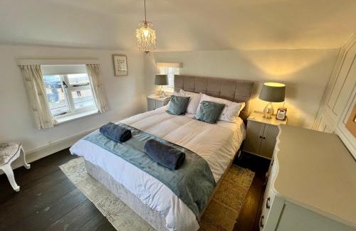 Layer Marney House | Cosy Coastal 2-Bedroom Cottage with Hot Tub and Log Burner