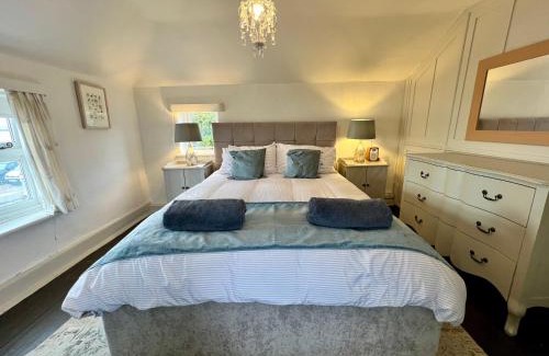 Layer Marney House | Cosy Coastal 2-Bedroom Cottage with Hot Tub and Log Burner