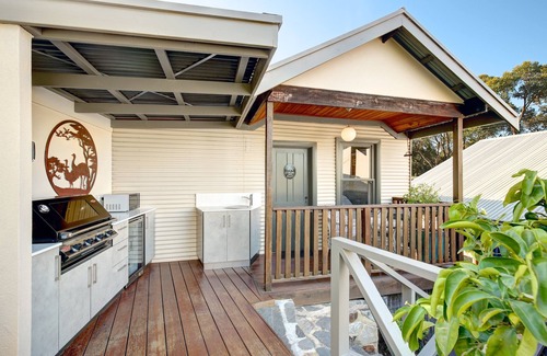 Bradbury Apartment | Cosy, Comfortable and Zen in the Adelaide Hills